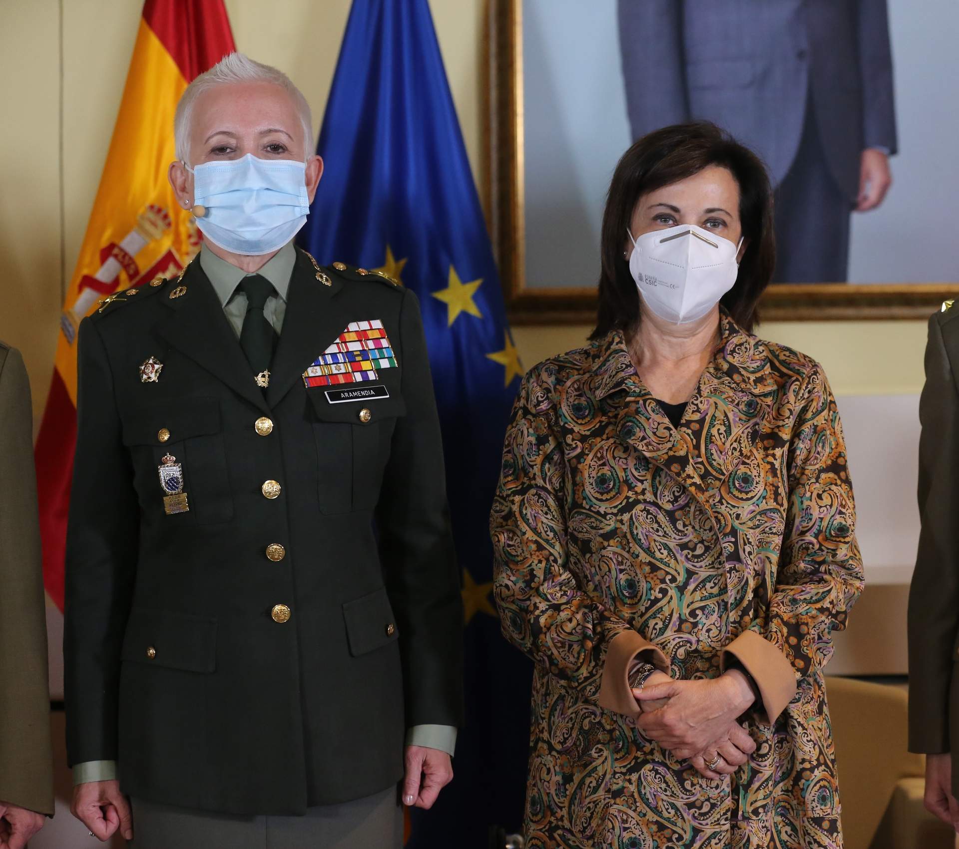 La general Aramendía, junto a la ministra Margarita Robles (Foto: Isabel Infantes / Europa Press).